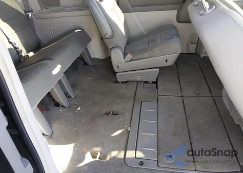 2010 Chrysler Town & Country Touring z USA, uszkodzony, nr VIN 2A4RR5D15AR300177